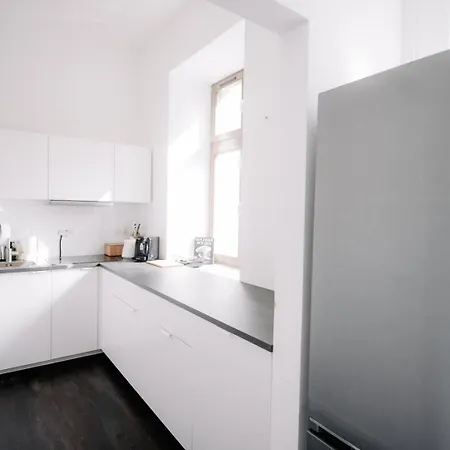 Piotrkowska 50 & Narutowicza Five-room Elite Enclave - New Listing Chillinlodz Apartment *