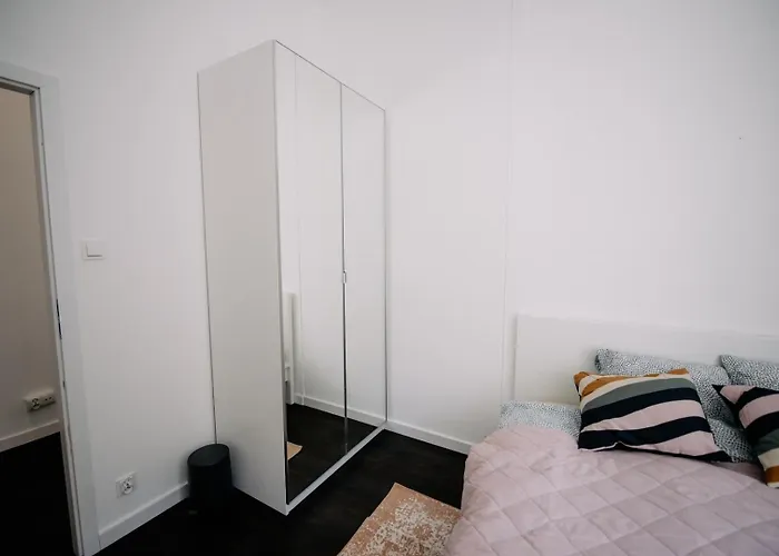 Piotrkowska 50 & Narutowicza Five-room Elite Enclave - New Listing Daire