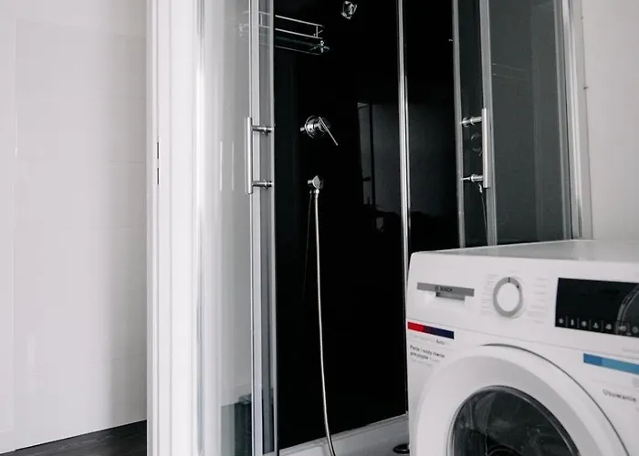 Piotrkowska 50 & Narutowicza Five-room Elite Enclave - New Listing *