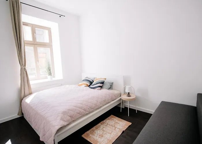 Piotrkowska 50 & Narutowicza Five-room Elite Enclave - New Listing 罗兹